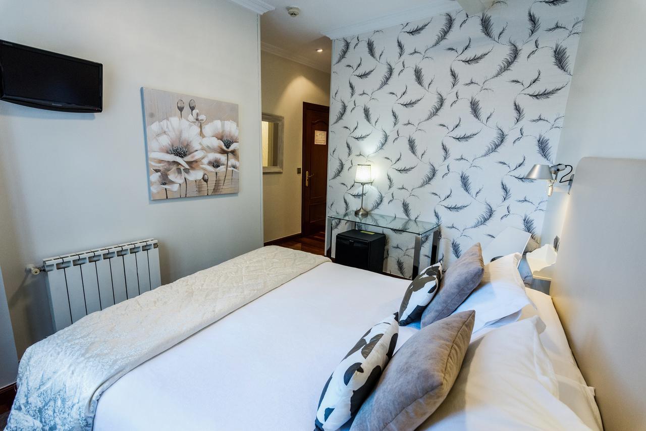 Cuatro Caminos Rooms Torrelavega Exterior foto