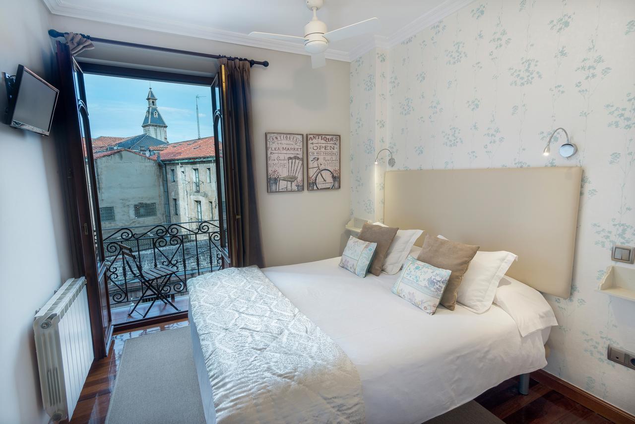 Cuatro Caminos Rooms Torrelavega Exterior foto